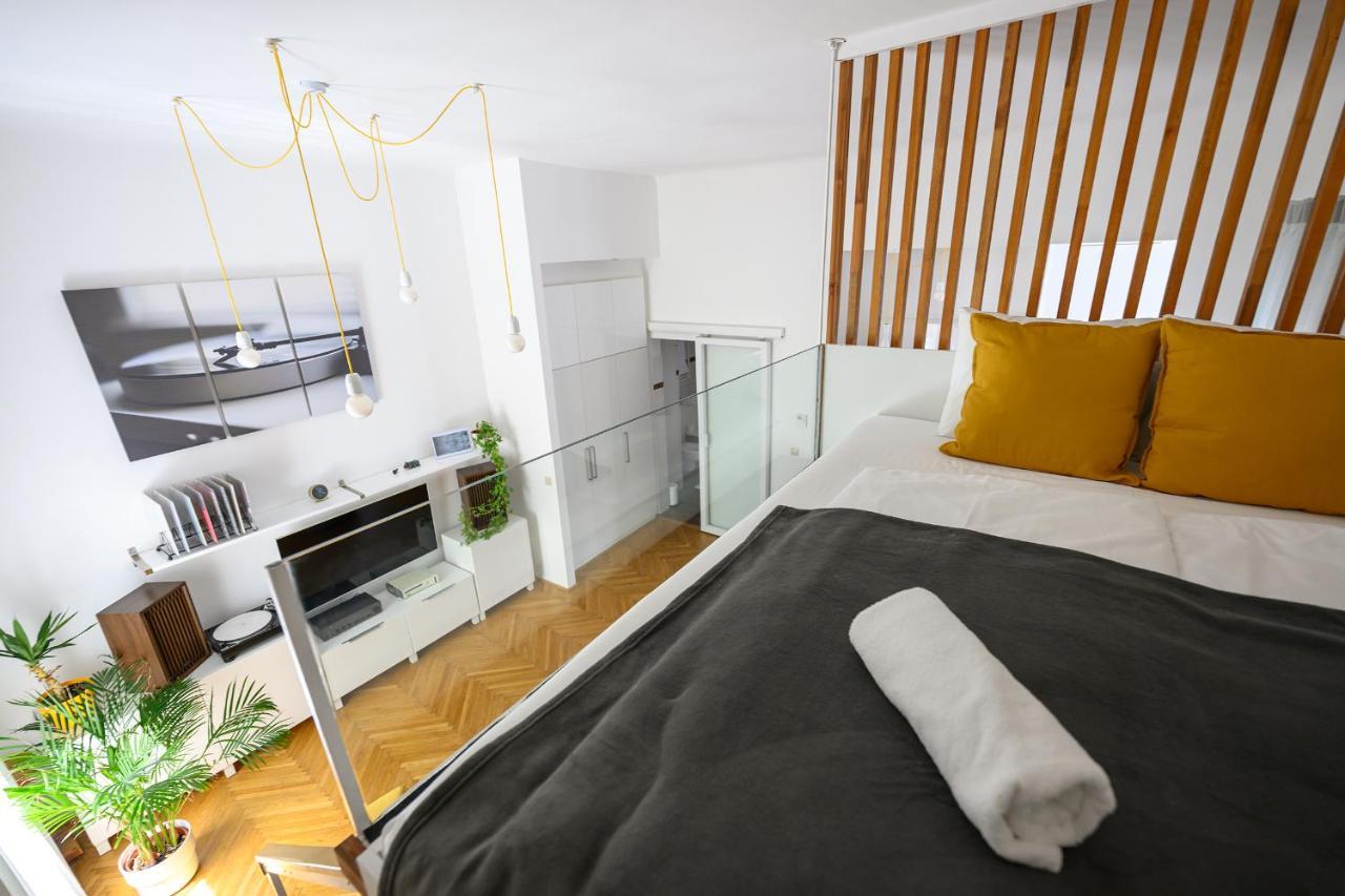 Apartman Aktrecords *
