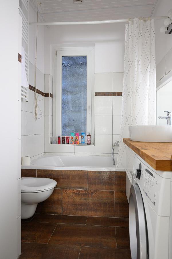 Apartman Aktrecords