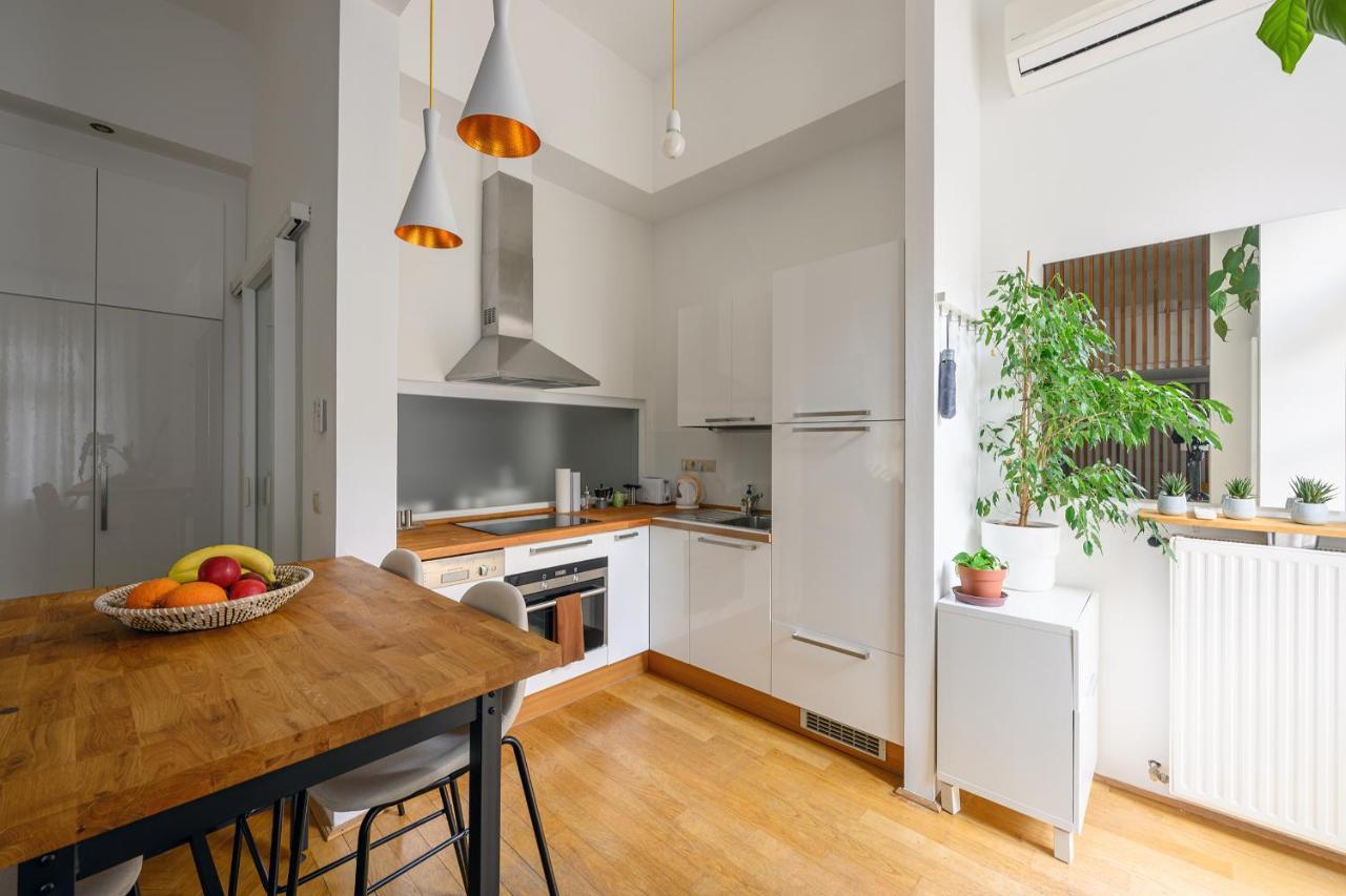 Apartman Aktrecords *